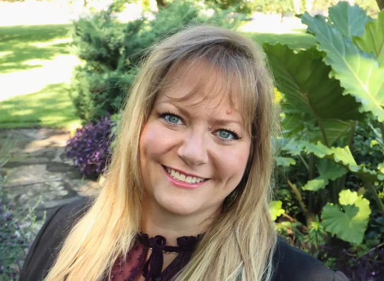Samantha Togliatti, Administrator